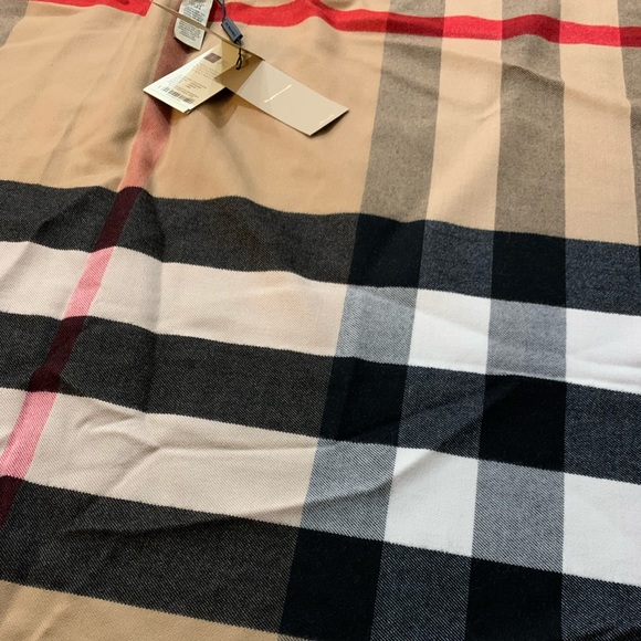 BNWT Authentic Burberry Charlotte Reversible Wool Cape Camel - Picture 5 of 11